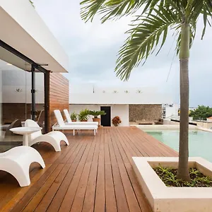 Zilha 42 , Playa del Carmen México